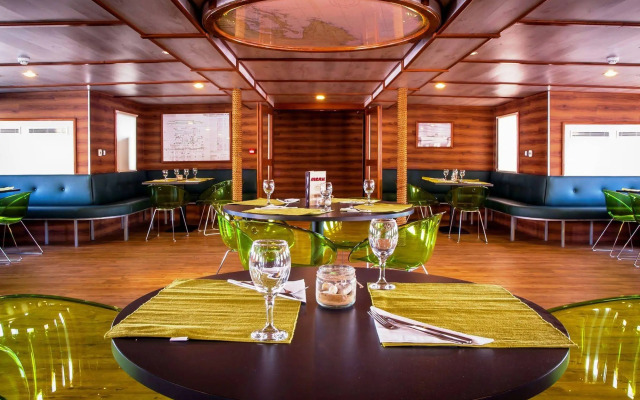 Botel Marina - Hostel