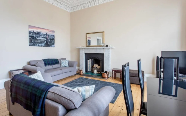 Old Town Stylish Apartment - 5 mins walk to Castle
