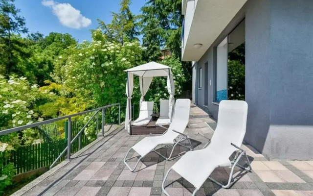Villa Wolkenhawk - Five Bedroom Villa With Indoor Swimming Pool
