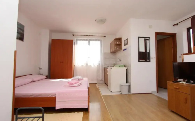 Miriana Studio With Balcony