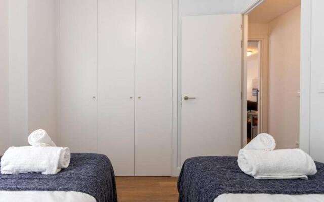 Triana Pages Oasis by Valcambre