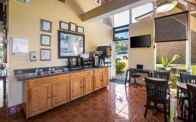 Super 8 by Wyndham Macon GA