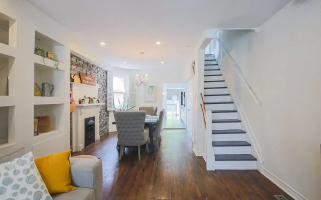 Leslieville Cozy & Bright Apt in Trendy Beaches