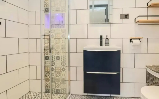 Luxury Chester City Apartment Near Station
