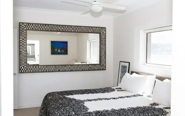 Ocean View Luxury 3 Bedroom Home With Balcony