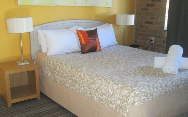 Hawks Nest Motel