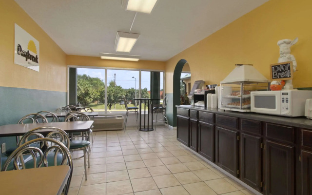 Days Inn by Wyndham Roanoke Civic Center