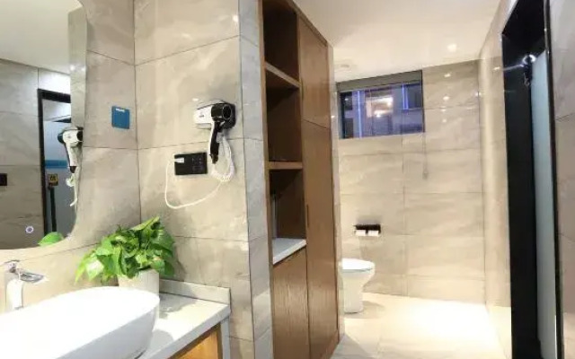 Yueyi Zhixuan Hotel (Huaihua South Railway Station, Wanda)