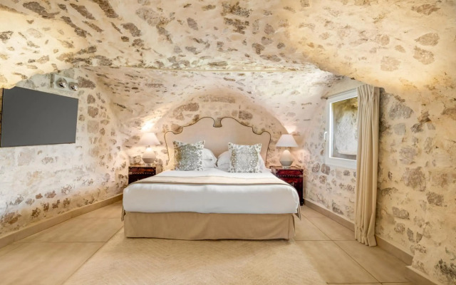 Chateau De La Chevre D Or