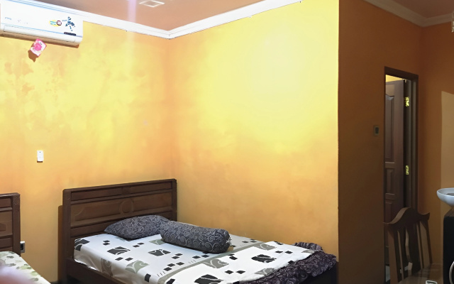 Hotel Alami near Alun-Alun Klaten by ZUZU – Guest Rooms – Klaten