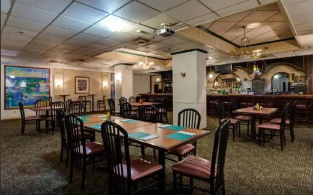 University Hotel and Suites