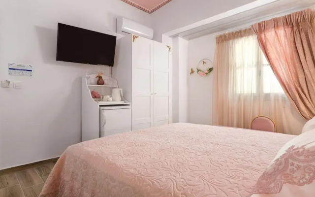 Marikas Deluxe Rooms