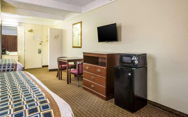 Super 8 by Wyndham Macon GA