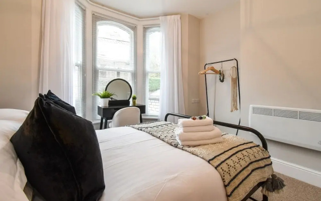 Saxon Rose Apartment