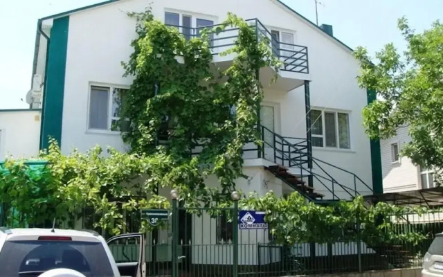 Na Krasnozelenykh 38 Guest House