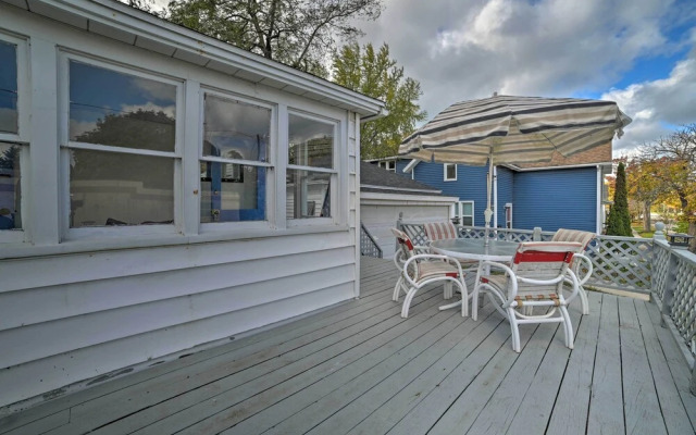 Manistee House w/ Deck: 1/2 Mi to Riverwalk!