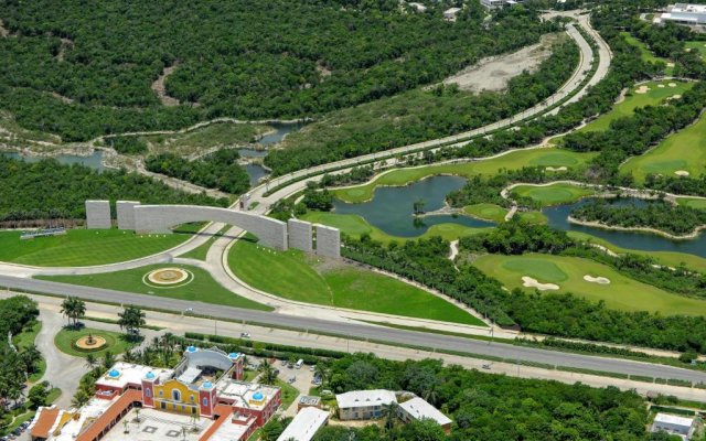 2Story Penthouse with Hot Tub Panoramic Jungle Views Charming Balcony in Bahia Principe