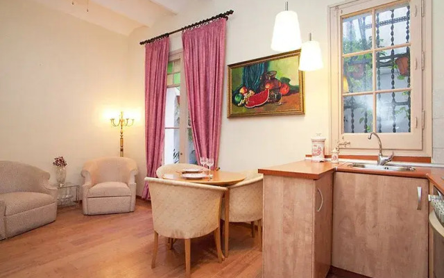 Gracia Torrijos - One Bedroom