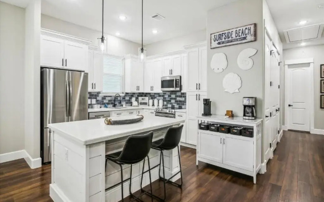 Sandy Cheeks Surfside