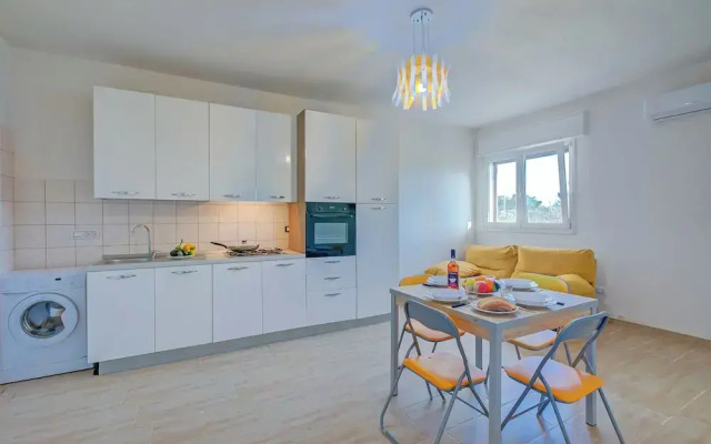 Le Bianche Apt 2 with Garden near The Sea