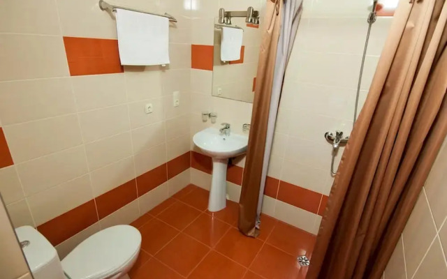 Hotel 12