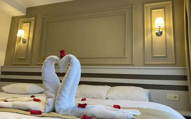 Grand Aura Hotel