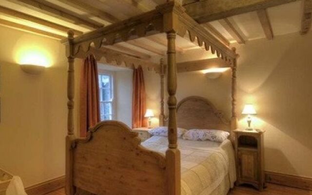 Riverside B & B