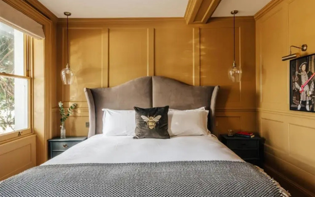 Hermes Hotel by Nestor