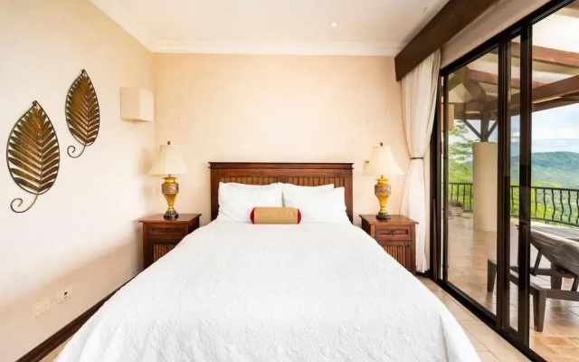 Luxurios Beachfront Villa on Flamingo Beach with Daily Maid and Security