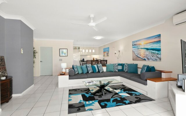 Beachfront Apt In Alamanda Beachfront Resort 25