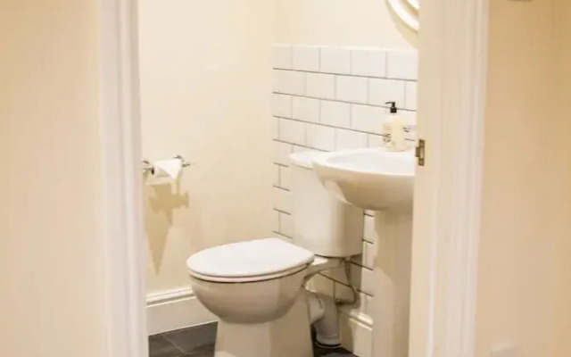 Fair Oak House Exeter Airport