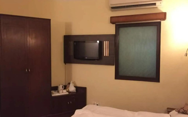 Monark Hotel
