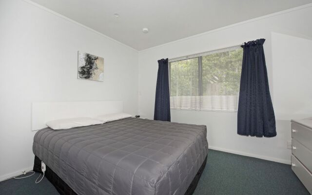 Camellia Court Motel