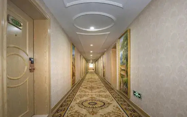 Vienna Hotel (Daming Lake, Quancheng Road, Jinan)
