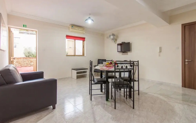 Pool and Sea, charming Merill Apart 3