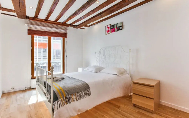 43 - Spacious Parisian Flat of Grands Boulevards