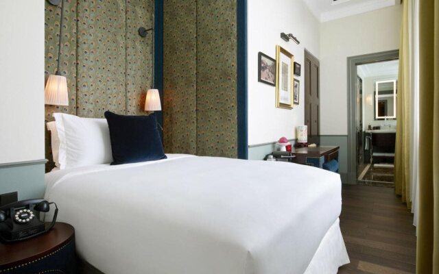 Maxwell Reserve Singapore, Autograph Collection