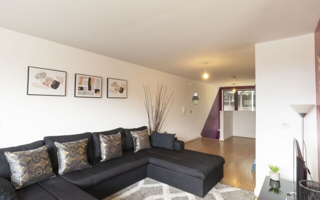 Spacious Apartment In Manchester Near The Quays, Iwm North