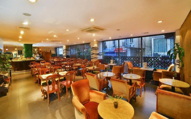 Отель All Seasons