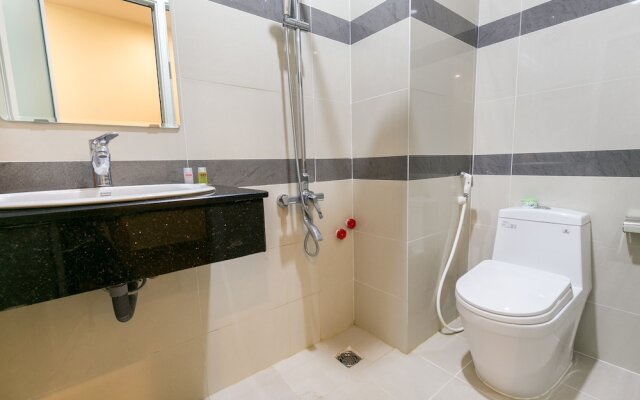 OYO 365 Rose Hotel
