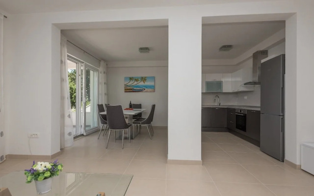 Apartments Mladen