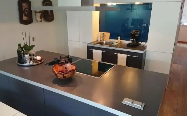 StayPlus Apt in Trendy Area Balcony