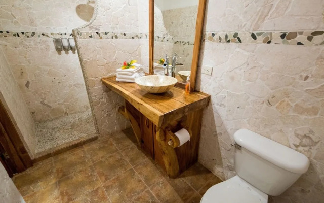 Makanas Beach Bungalows