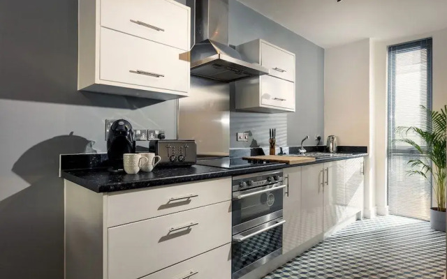 PREMIUM LISTING Plymouth Sea View Apartment