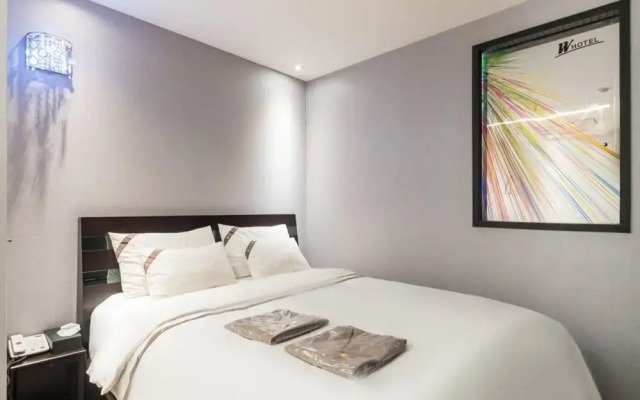 Wolmido W Tourist Hotel