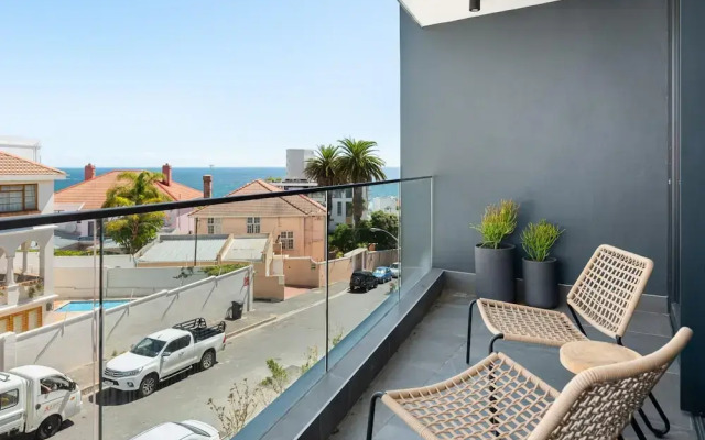 Central Secure Modern Studio w Views Bantry Pad
