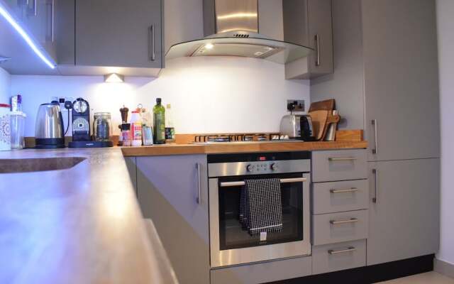 Spacious 2 Bedroom Apartment in Fulham