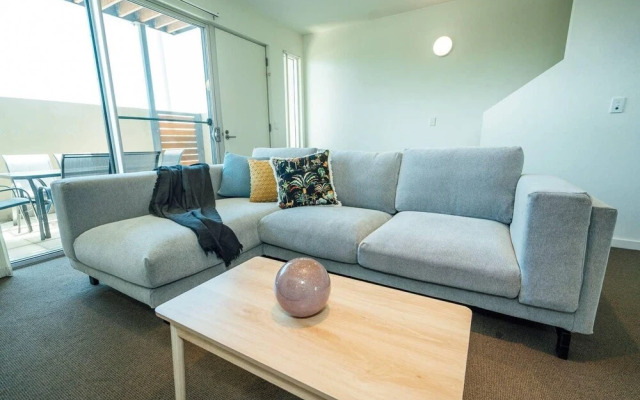 The Cove @ New Port-Pool - Spa - Sauna - Gym & More