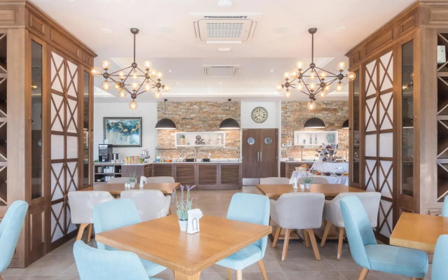 King Maron Wellness Beach Hotel