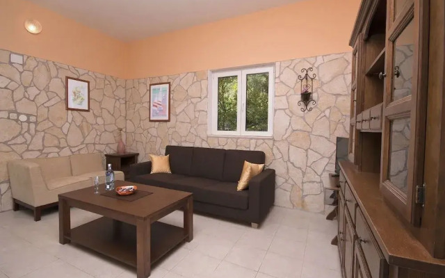Denis - 100 m From Beach - H
